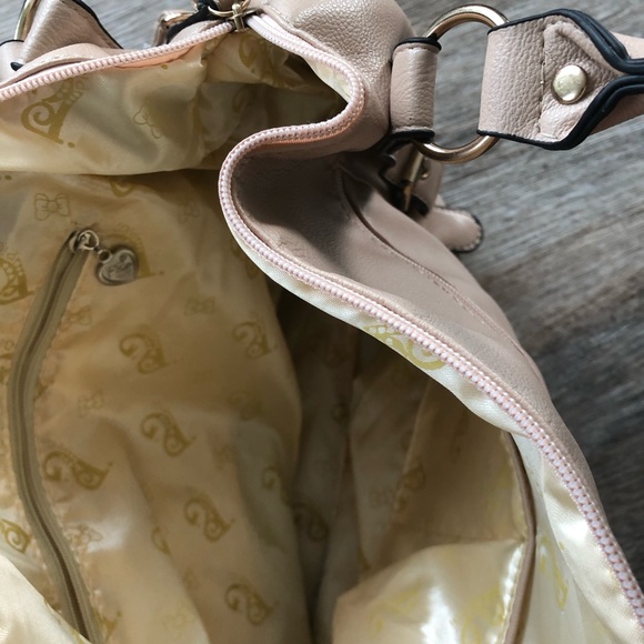 Cream Women’s Purse - Picture 2 of 5